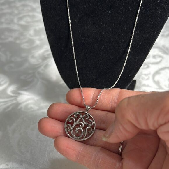 Elegant Sterling Silver 925 Pendant Necklace - Picture 2 of 5